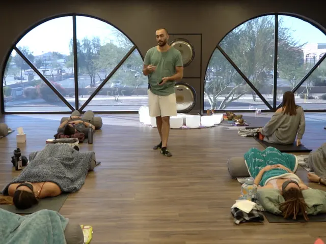 Ryan McBurney guiding a live Liquid Breathwork class in Phoenix