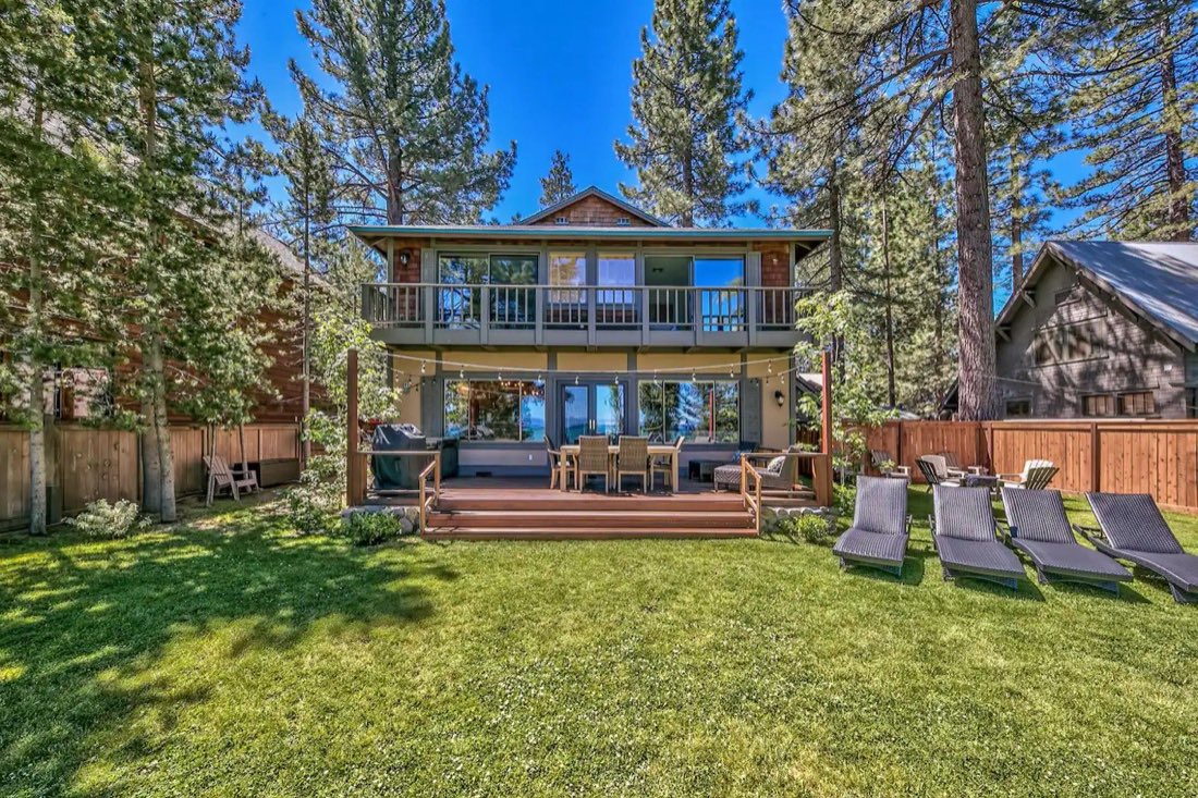Cabin gathering space for the Lake Tahoe Breathwork facilitator training retreat